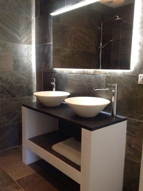 Badkamer boven douche genieten La Bresse luxe